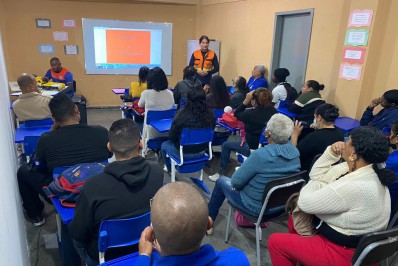 Alunos da EJA participam de palestra de noções básicas da Defesa Civil de Mesquita