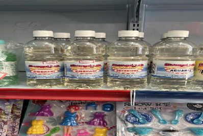 Polícia interdita fábrica e apreende produtos químicos falsificados em Belford Roxo