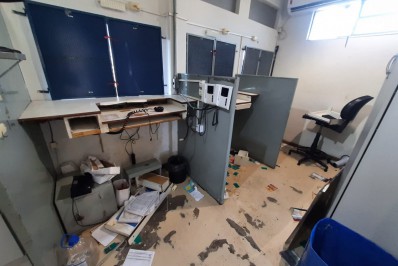 Novas imagens mostram como ficou bilheteria de estação de trem vandalizada