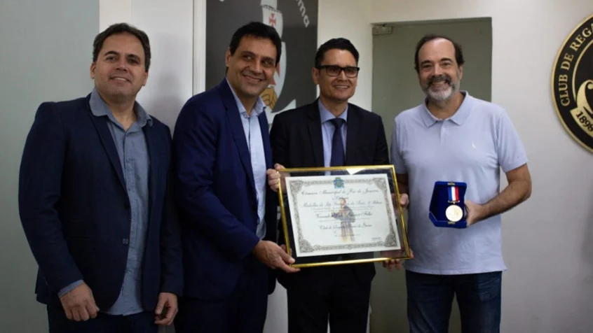 Vasco recebe homenagem por prestar serviços a causa animal