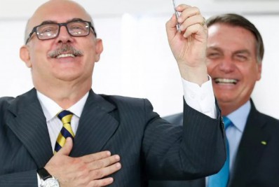 Antes da prisão de Milton Ribeiro, Bolsonaro disse que 'colocava a cara no fogo' pelo então ministro