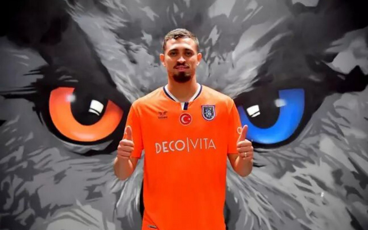 Ex-zagueiro do Flamengo pode deixar o Milan