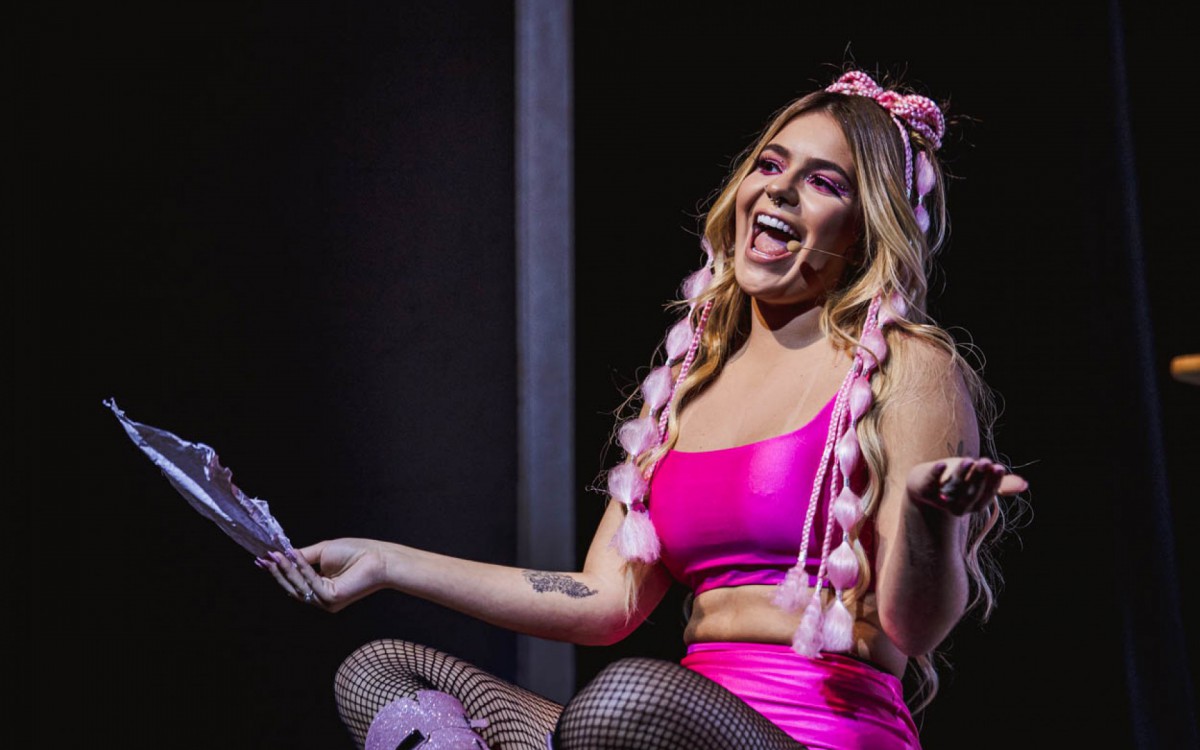 Viih Tube se divertiu na Disney Paris em viagem com Eliezer; e a influenciadora na peça 'Cancelada' - Divulgação/Caio Rodrigues