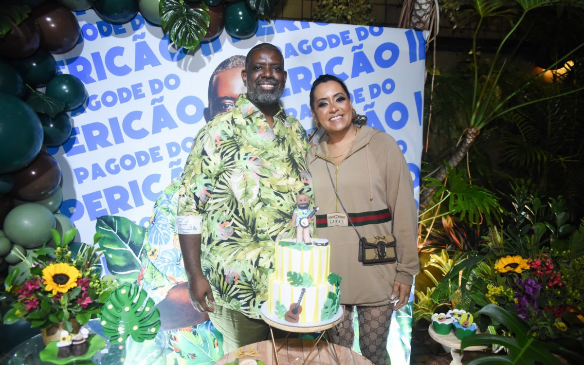 P&eacute;ricles comemora anivers&aacute;rio com a mulher, Lidiane
