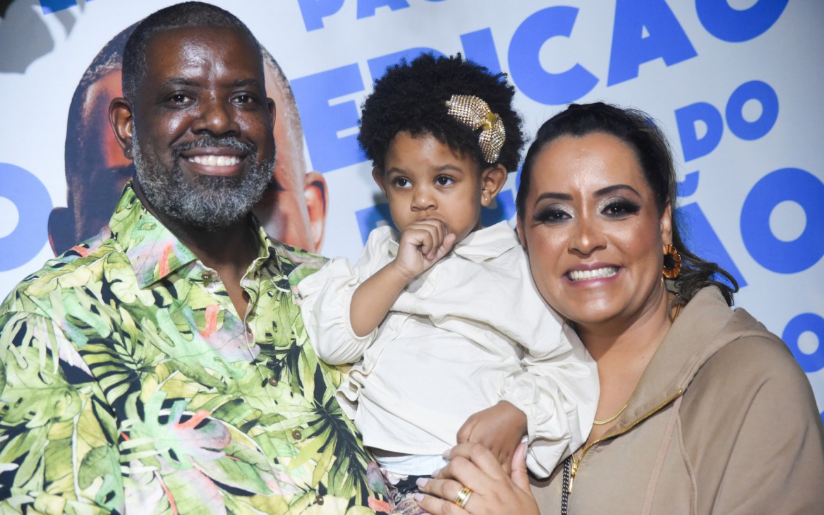 P&eacute;ricles comemora anivers&aacute;rio com a mulher, Lidiane, e a filha, Maria Helena