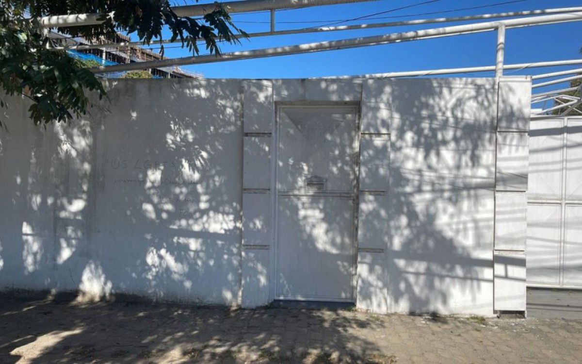 Centro de Cabo Frio &eacute; vandalizado com picha&ccedil;&otilde;es homof&oacute;bicas