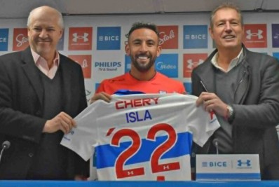 Ex-lateral do Flamengo, Isla é apresentado na Universidad Católica