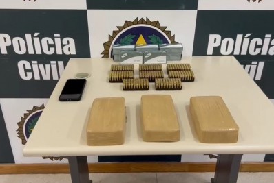 Polícia prende em flagrante dois homens por tráfico de drogas e munições em Belford Roxo