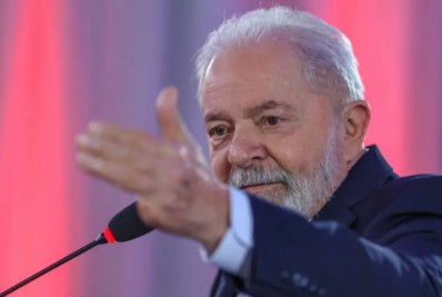Lula comenta prisão de Milton Ribeiro: 'defendo o direito de defesa para todo mundo'