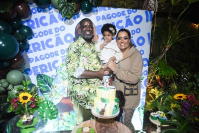 Péricles comemora 53 anos ao lado de amigos e familiares