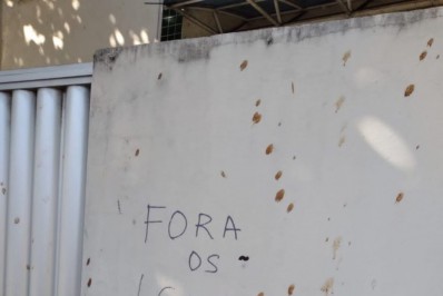 Centro de Cabo Frio é vandalizado com pichações homofóbicas