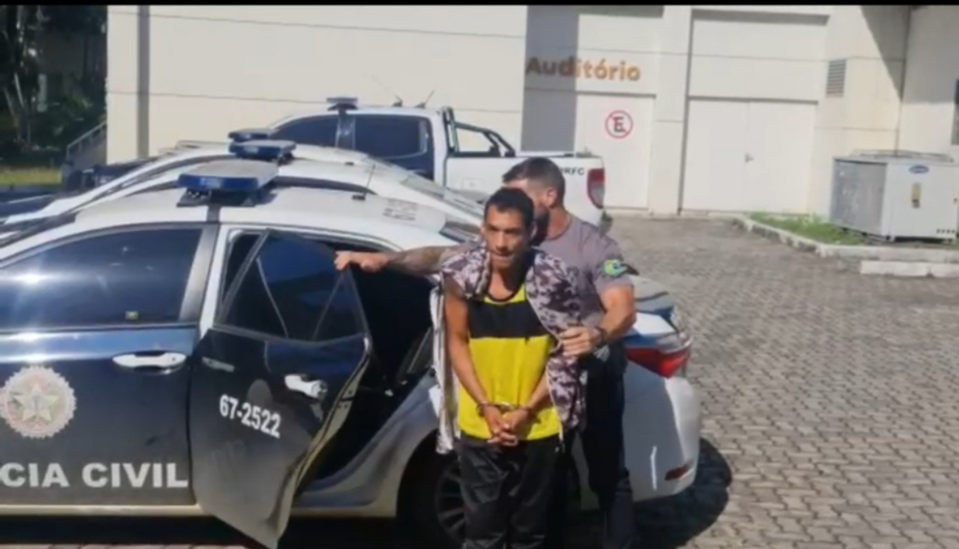 O narcomiliciano Jeferson Moreira de Freitas, conhecido como Grilo, foi preso por agentes da DRE - Divulgação