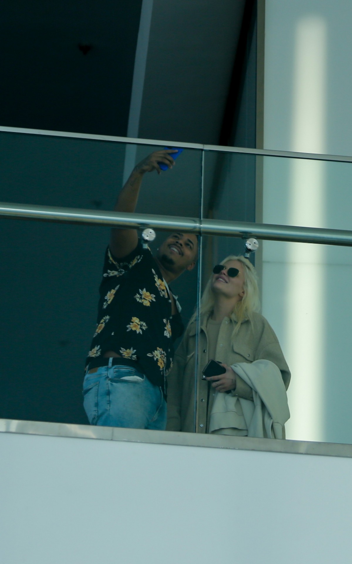 Acompanhada por seguran&ccedil;a, Luisa Sonza passeia em shopping na Barra da Tijuca, na Zona Oeste do Rio, na tarde de quinta-feira