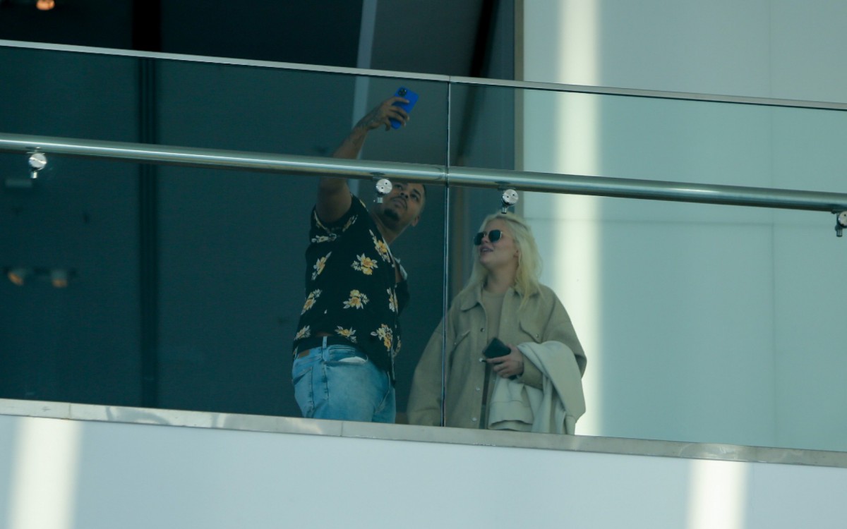 Acompanhada por seguran&ccedil;a, Luisa Sonza passeia em shopping na Barra da Tijuca, na Zona Oeste do Rio, na tarde de quinta-feira