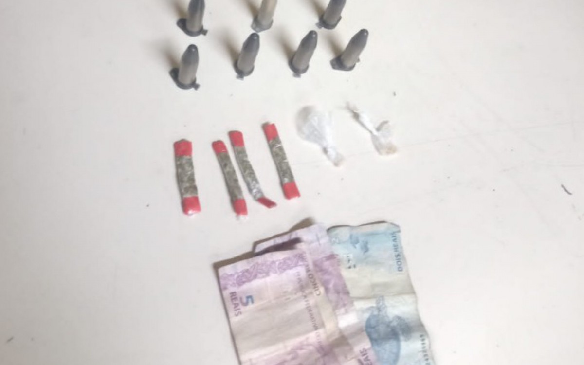 Tr&ecirc;s homens s&atilde;o presos por tr&aacute;fico de drogas em Cabo Frio