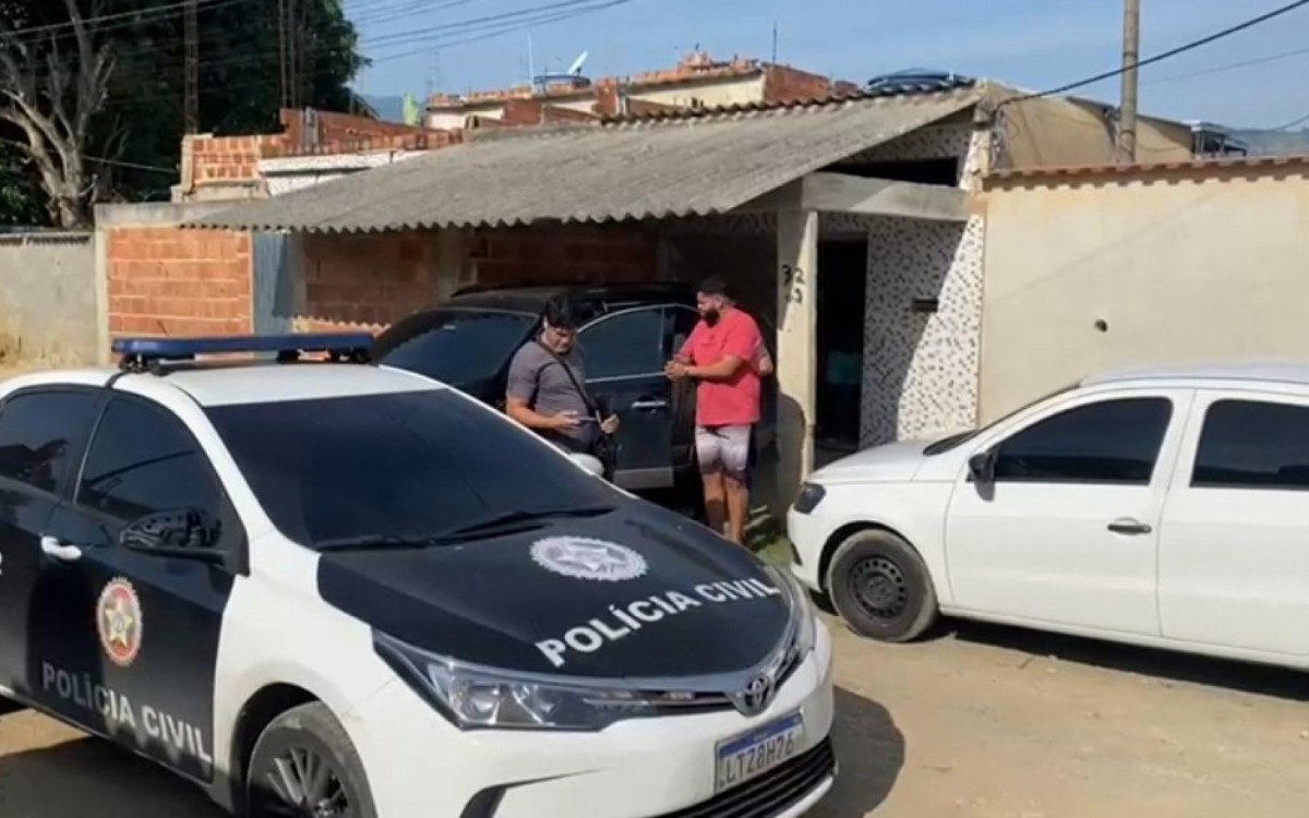 Agentes apreendem carro clonado da polícia em sítio do miliciano Tandera em  Seropédica, Rio de Janeiro