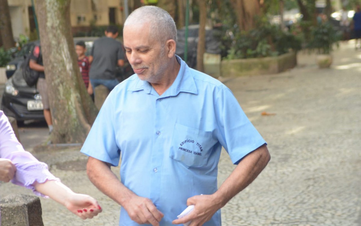 Porteiro de prédio onde jovem caiu no Leme presta depoimento