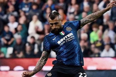 Empresário de Vidal revela nova conversa com o Flamengo e diz que decisão 'está nas mãos' do clube