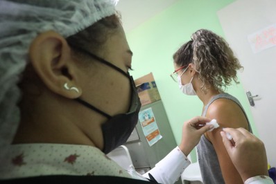 Saúde inicia na segunda a aplicação da 4ª dose em pessoas acima dos 40