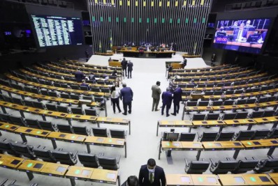 Projeto que prevê aumento no Auxílio Brasil ganha força a cem dias das eleições