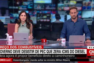 Apresentador da CNN comete gafe ao vivo e vira piada na web: 'Gás de c*zinho'