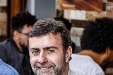 Em entrevista, Freixo revela já ter mudado de mesa para evitar conflito