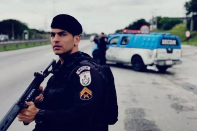 Corpo de PM baleado na Taquara é sepultado no Cemitério Memorial Jardim da Saudade