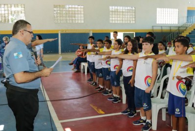 Cerca de 300 alunos de Magé concluem Programa Educacional da PM