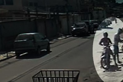 Belford Roxo: Câmera flagra dupla tentando furtar moto na Prata. Veja o vídeo!