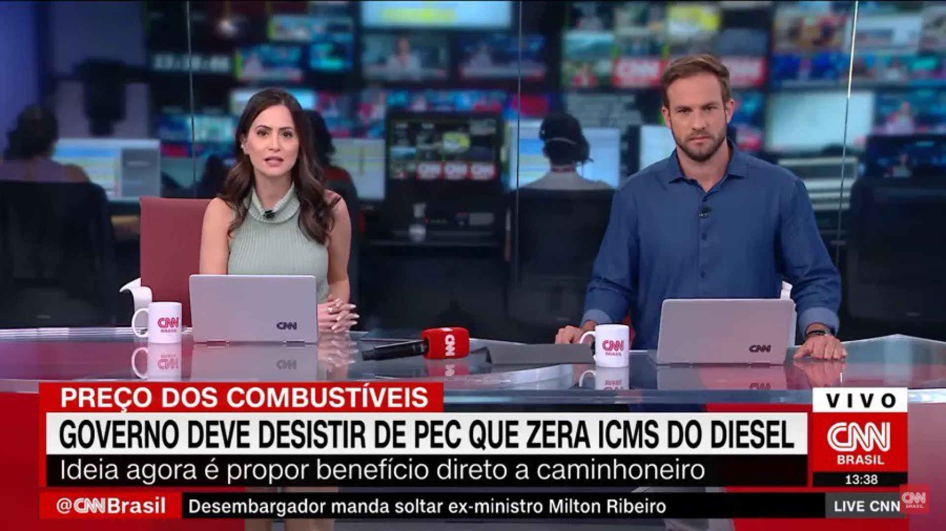 Marcela Rahal e Daniel Adjuto no 'CNN Live' - Reprodução
