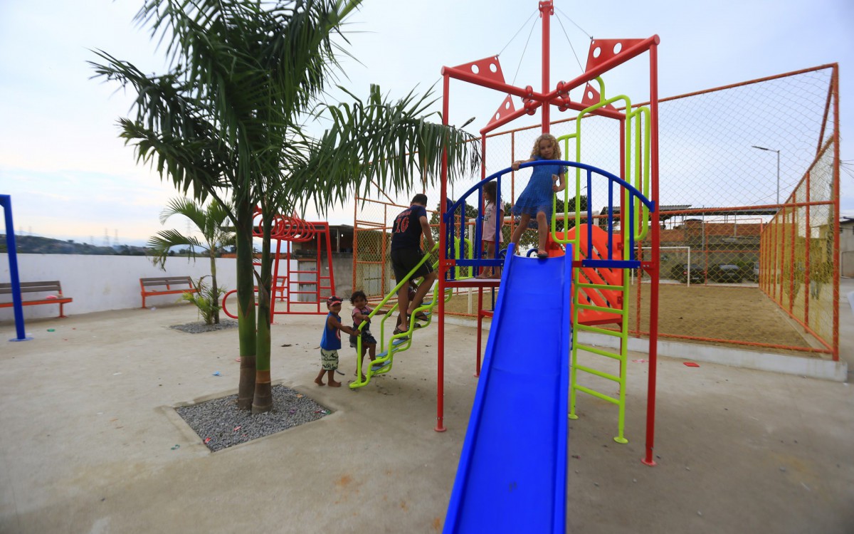 A Pra&ccedil;a Neuza Maria tem uma &aacute;rea com brinquedos para a divers&atilde;o das crian&ccedil;as