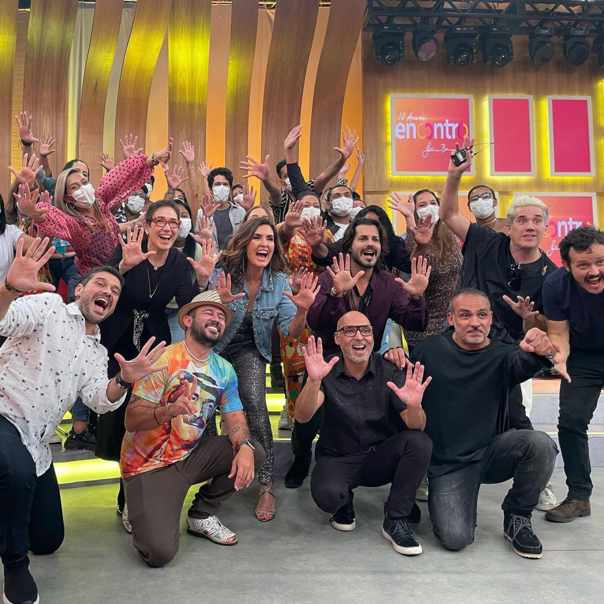 Fátima Bernardes aproveitou o 'Encontro' desta sexta-feira para celebrar os 10 anos do programa - Reprodução/Instagram