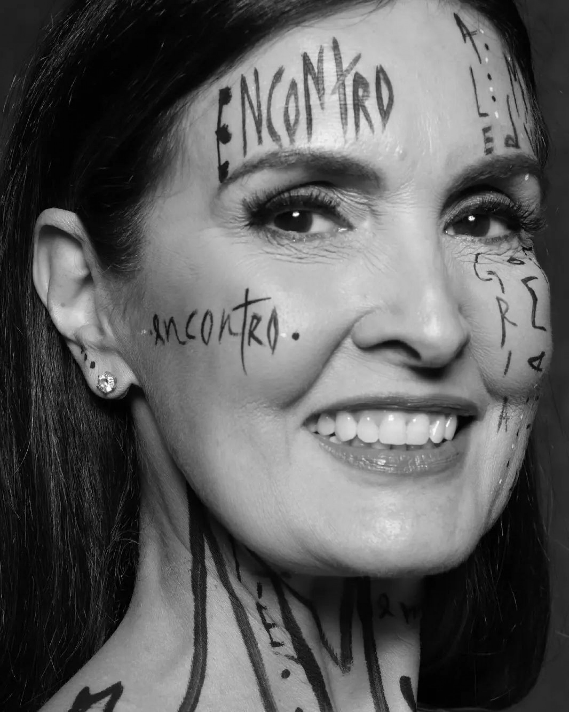 Fátima Bernardes surgiu com o corpo 'tatuado' para homenagear o 'Encontro' - Reprodução/Instagram/Sergio Santoian