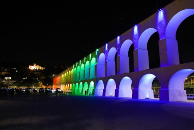 Arcos da Lapa recebem iluminação especial para celebrar Dia Internacional do Orgulho LGBTQIA+