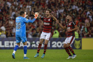 Diego Ribas treina entre os titulares e pode ser a novidade no time do Flamengo para pegar o Tolima