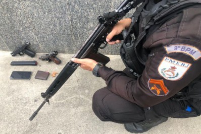 Homem morre e policial fica ferido em troca de tiros em Madureira