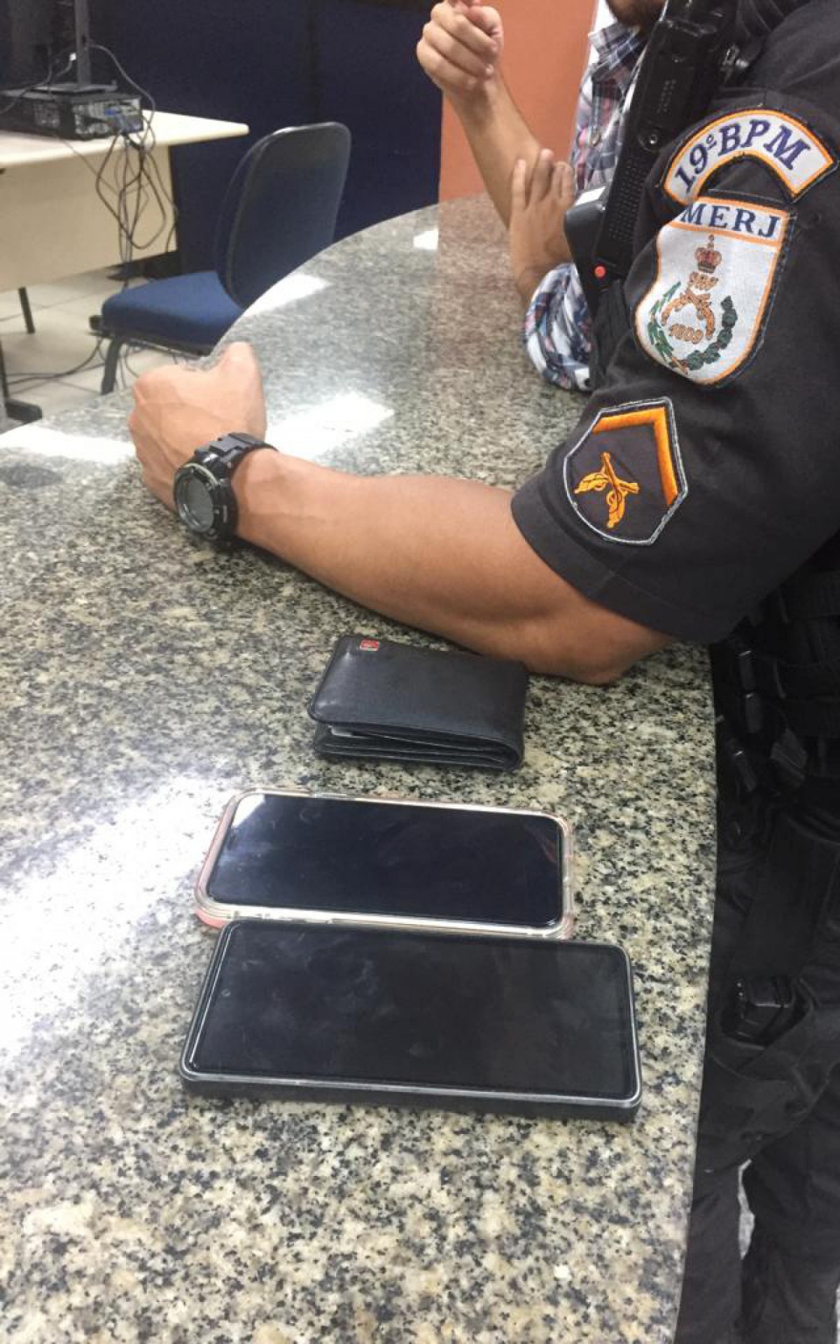 Celulares recuperados após cerco da Polícia Militar - Divulgação