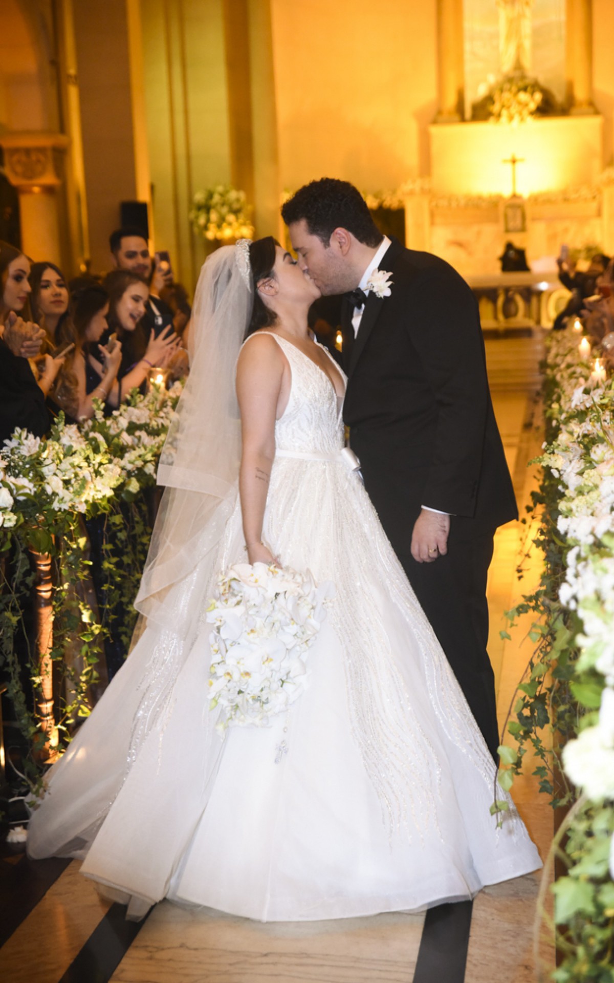 Jorge Abr&atilde;o, filho de S&ocirc;nia Abr&atilde;o, se casa com Isabella Morais em S&atilde;o Paulo