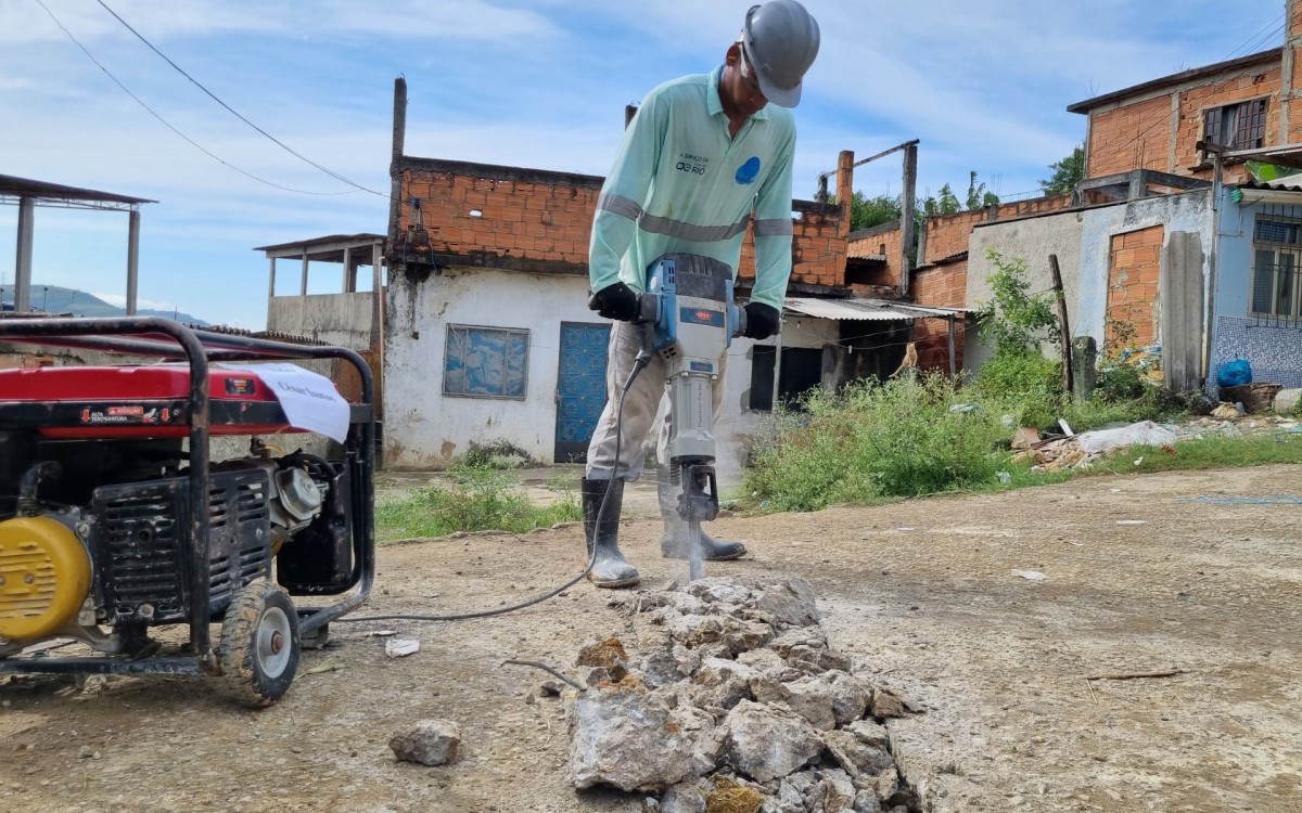 Obras da &Aacute;guas do Rio no bairro Bom Pastor