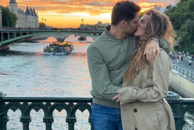 Casalzão! Cauã Reymond e Mariana Goldfarb curtem viagem romântica em Paris: 'L’amour'