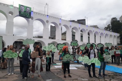 Mortes de Dom Phillips e Bruno Pereira são lembradas em protesto na Lapa