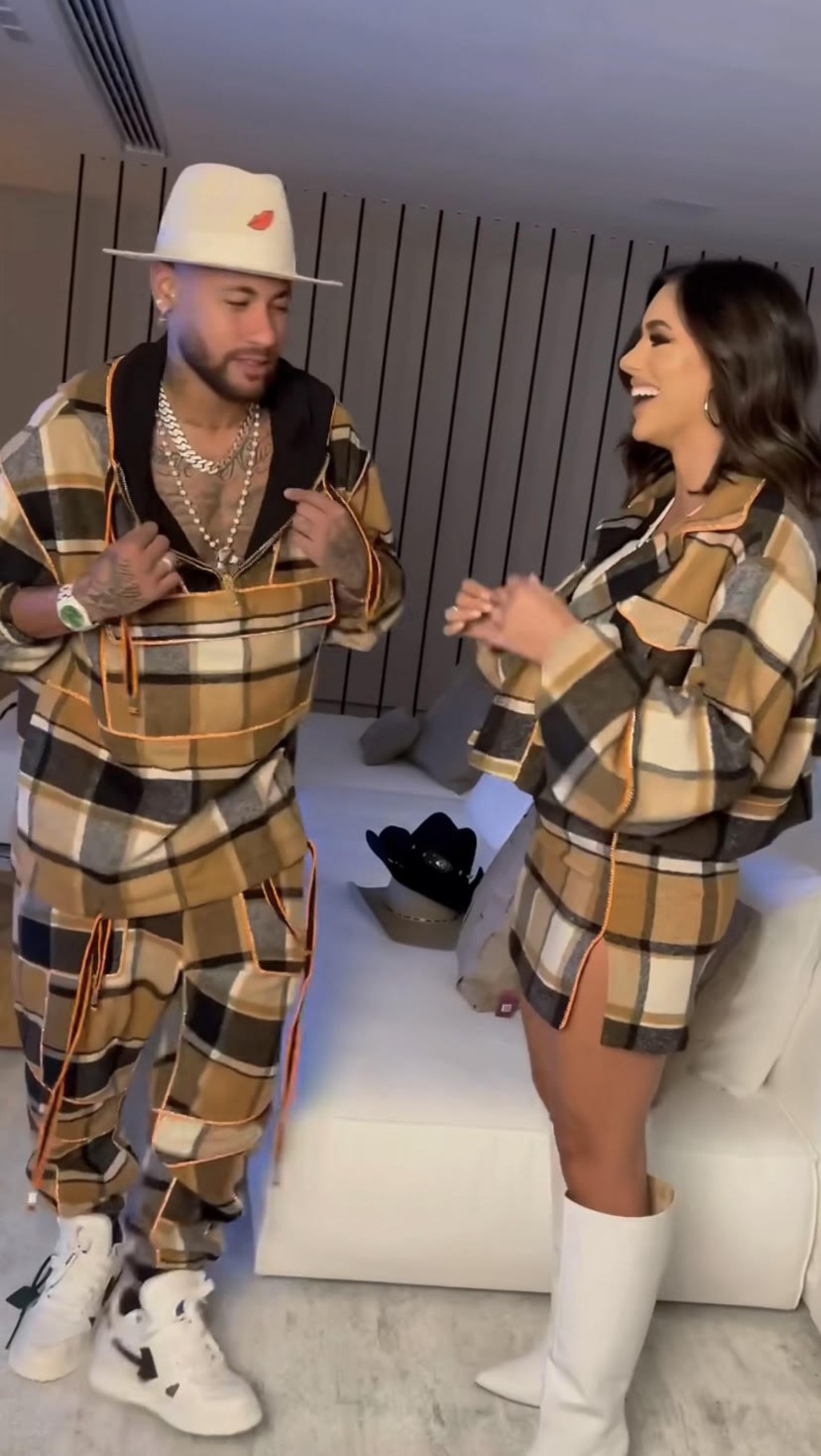 Neymar e Bruna Biancardi combinam looks para Festa Junina promovida pelo  jogador | Diversão | O Dia