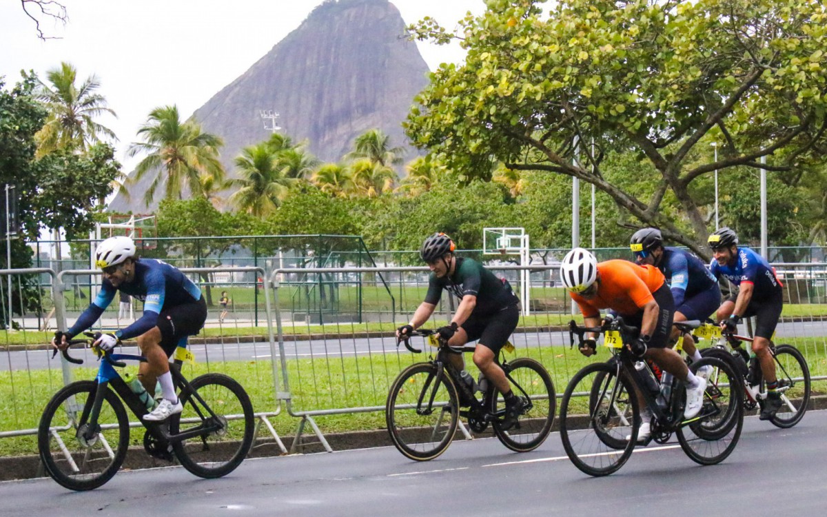 Ciclistas profissionais e amadores disputaram o L'Étape, neste domingo, no Rio - Foto: Caio Souza/On Board Sports