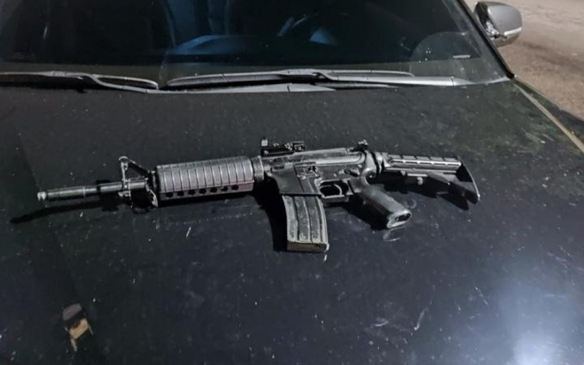 Simulacro de fuzil foi apreendido ap&oacute;s assalto a um posto de combust&iacute;vel no M&eacute;ier