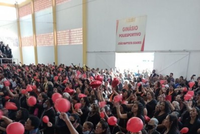 Evento reúne política com religião e atrai mais de 5 mil pessoas em Araruama