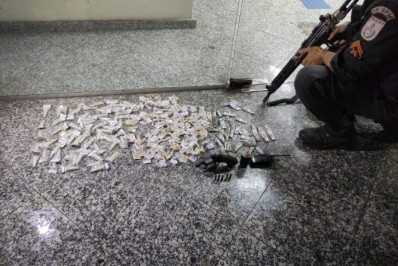 Elemento troca tiros com a Polícia e é preso em Unamar, distrito de Cabo Frio