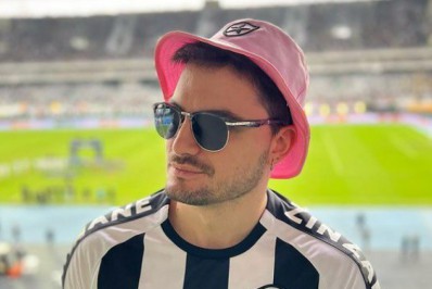 Felipe Neto recebe ameaça de segurança em estádio de futebol: 'Tinha que botar uma bomba aí'