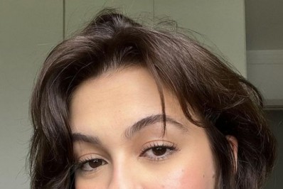 Após revelar gravidez e estupro, Klara Castanho volta às redes sociais e mostra roteiro: 'Estudando'