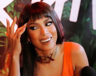 Anitta fica chocada com visita em seu show na Suíça