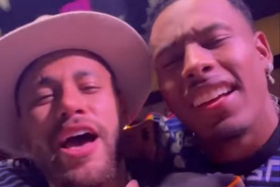 Neymar faz festa junina e recebe famosos em sua mansão no Rio